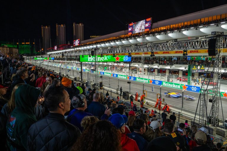 Car speeding down Start/Finish Straight